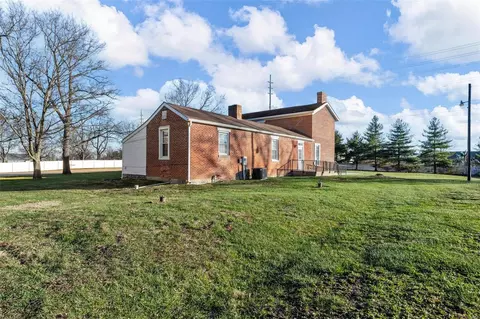 Exterior - 1053 Feise Rd, O'fallon, MO 63368 photo 9 of 15