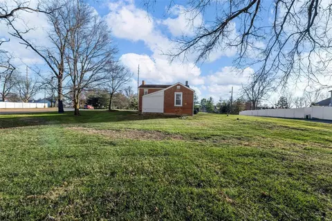 Exterior - 1053 Feise Rd, O'fallon, MO 63368 photo 7 of 15