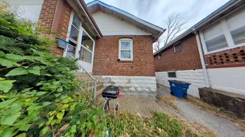 8347 Eton Pl, Saint Louis, MO 63136