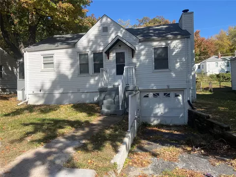 7049 Greenhaven Dr, Saint Louis, MO 63136