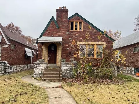 6004 N Pointe Blvd, Saint Louis, MO 63147