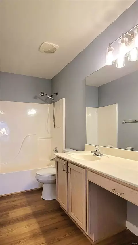 Bath - 377 Remington Way Dr, Ballwin, MO 63021 photo 5 of 5