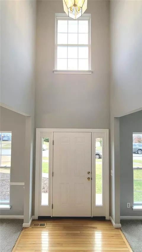 Entry Way - 377 Remington Way Dr, Ballwin, MO 63021 photo 2 of 7