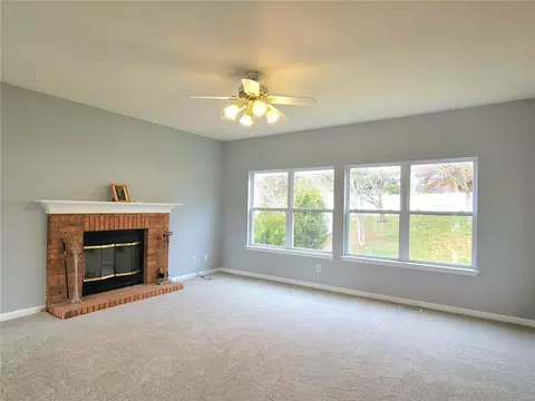 Living - 377 Remington Way Dr, Ballwin, MO 63021 photo 4 of 6