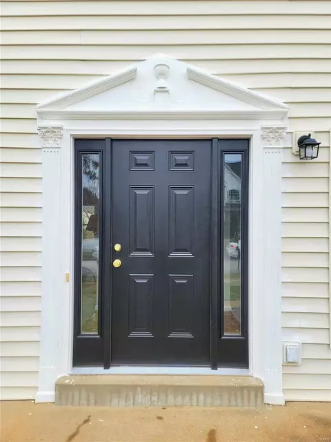 Entry Way - 377 Remington Way Dr, Ballwin, MO 63021 photo 1 of 7