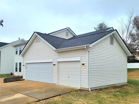 Exterior - 377 Remington Way Dr, Ballwin, MO 63021 photo 5 of 6