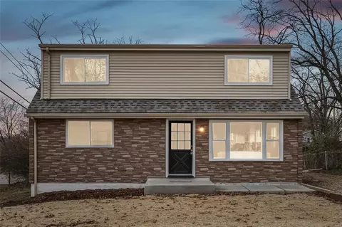 Exterior - 457 Chamberlin Dr, Winchester, MO 63021 photo 2 of 11