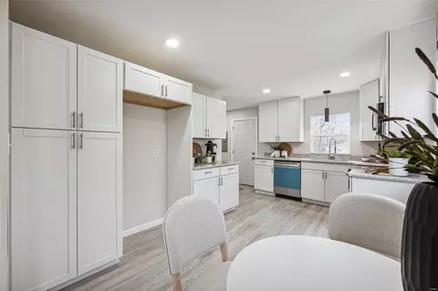 Kitchen - 457 Chamberlin Dr, Winchester, MO 63021 photo 2 of 4