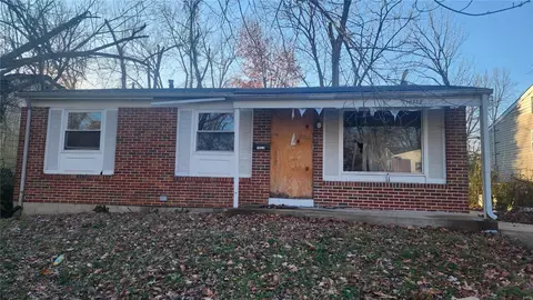 10329 Royal Dr, Saint Louis, MO 63136