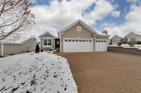 641 Falconcrest Dr, Lake Saint Louis, MO 63367