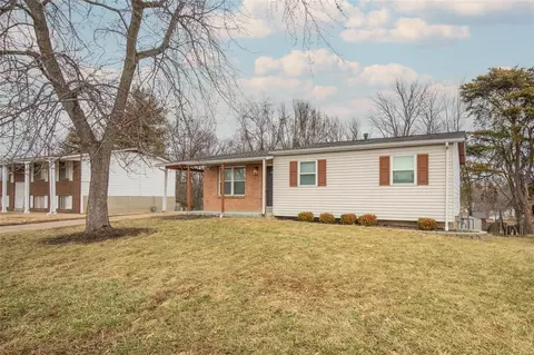 27 Gary Glen Dr, Saint Peters, MO 63376