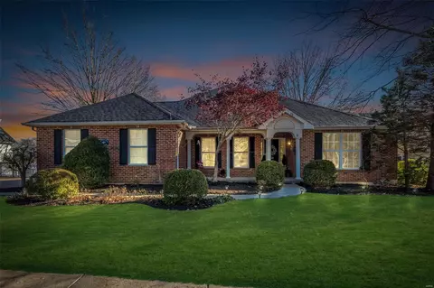 6112 Clifton Oaks Pl, Saint Louis, MO 63129
