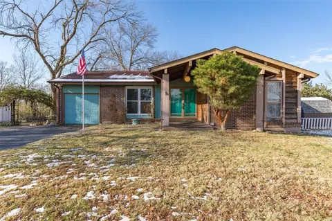 2212 Bentley Manor Dr, Fenton, MO 63026