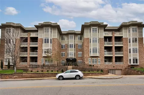 540 N And South Rd #103, University City, MO 63130