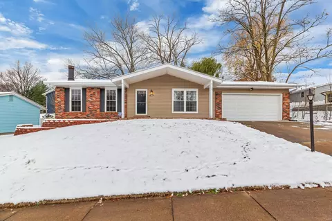 3029 Sherwood Ln, Saint Charles, MO 63301