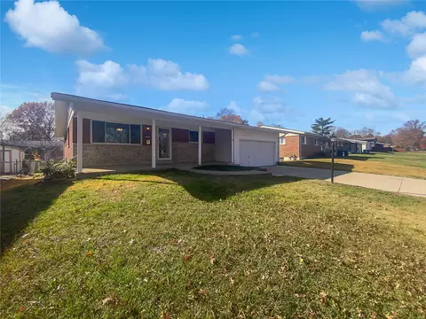604 Suntide Dr, Saint Louis, MO 63125