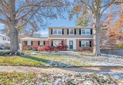 9073 Doercrest Dr, Saint Louis, MO 63126