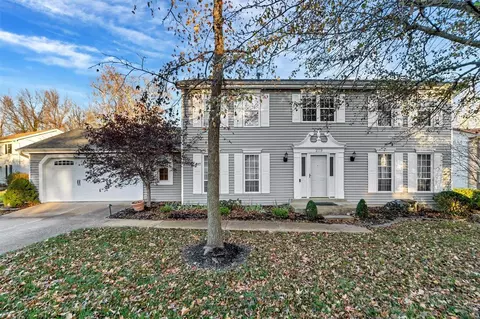 279 Oakleigh Woods Dr, Ballwin, MO 63011