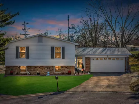 3 Chris Ct, Saint Peters, MO 63376