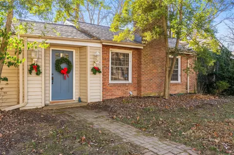 9540 Park Ln, Saint Louis, MO 63124