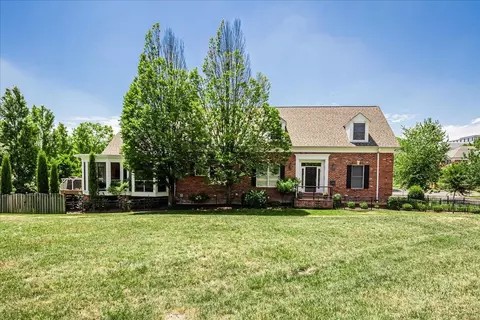 206 N Bemiston Ave, Clayton, MO 63105