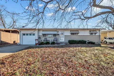2090 Flight Dr, Florissant, MO 63031