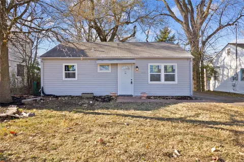 3733 N Wright Ave, Saint Ann, MO 63074