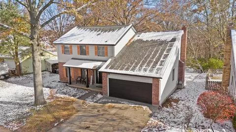5748 Mango Dr, Saint Louis, MO 63129