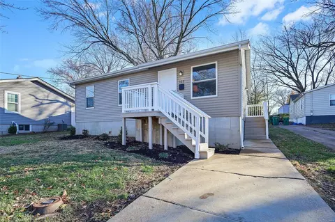 122 Madison Ave, Webster Groves, MO 63119