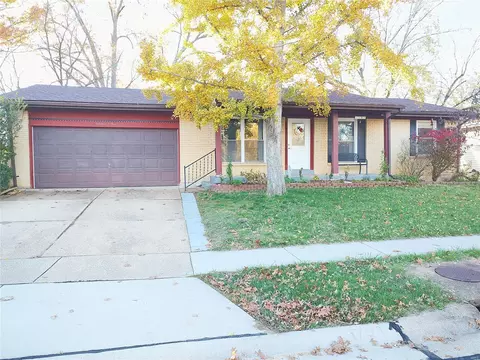 1709 Dover Trace Dr, Fenton, MO 63026