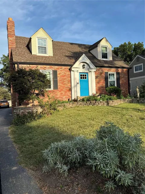 1126 Bopp Rd, Saint Louis, MO 63131