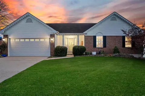3166 Moss Pointe Dr, Saint Charles, MO 63303