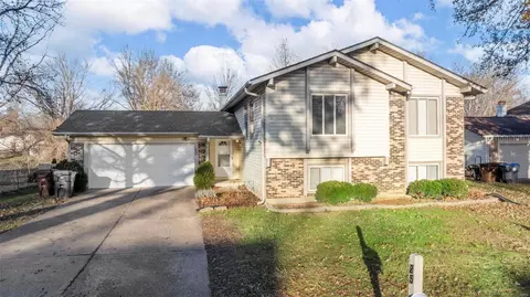 25 Countrywood Dr, Saint Peters, MO 63376