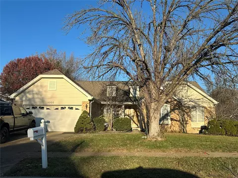 1005 Oak Terrace Ct, Fenton, MO 63026