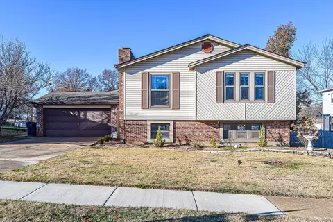 2637 Treeridge Trail Ct, Saint Louis, MO 63129