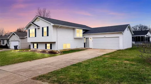 859 Molloy Dr, O'fallon, MO 63366