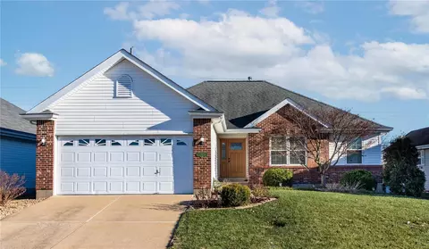 13636 Tesson Oaks Ct, Saint Louis, MO 63128