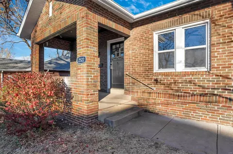 2522 Circle Dr, Maplewood, MO 63143