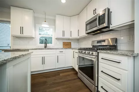 Kitchen - 251 Howard Dr, Ballwin, MO 63021 photo 3 of 4
