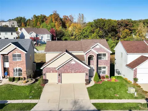 1389 Red Oak Plantation Dr, Ballwin, MO 63021