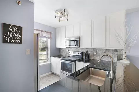 Kitchen - 15101 Spring Creek Ln, O'fallon, MO 63368 photo 1 of 2