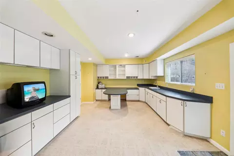 Kitchen - 1276 Arbor Bluff Cir, Ballwin, MO 63021 photo 7 of 7