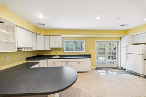 Kitchen - 1276 Arbor Bluff Cir, Ballwin, MO 63021 photo 5 of 7