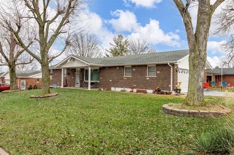 3102 Mamelles Dr, Saint Charles, MO 63301