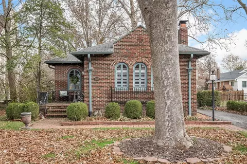 1008 N Taylor Ave, Kirkwood, MO 63122