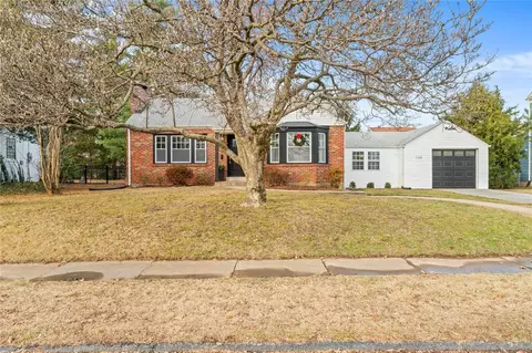 139 W Rose Hill Ave, Saint Louis, MO 63122