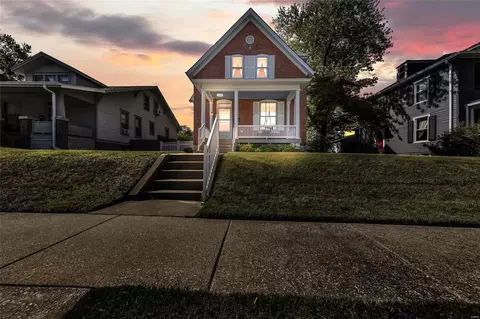 709 Monroe St, Saint Charles, MO 63301