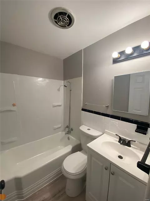 Bath - 6320 Everett Dr, Saint Louis, MO 63134 photo 1 of 1