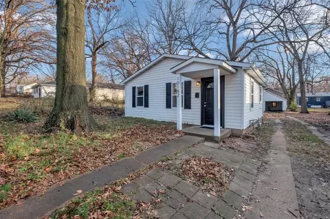 10182 Count Dr, Saint Louis, MO 63136