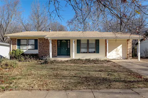 571 Golfwood Dr, Ballwin, MO 63021